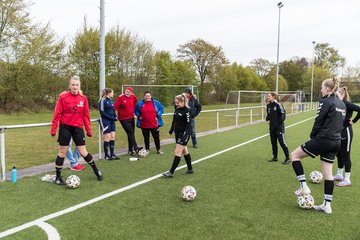 Bild 9 - Co-Trainerin der Frauen Nationalmannschaft Britta Carlson in Wahlstedt